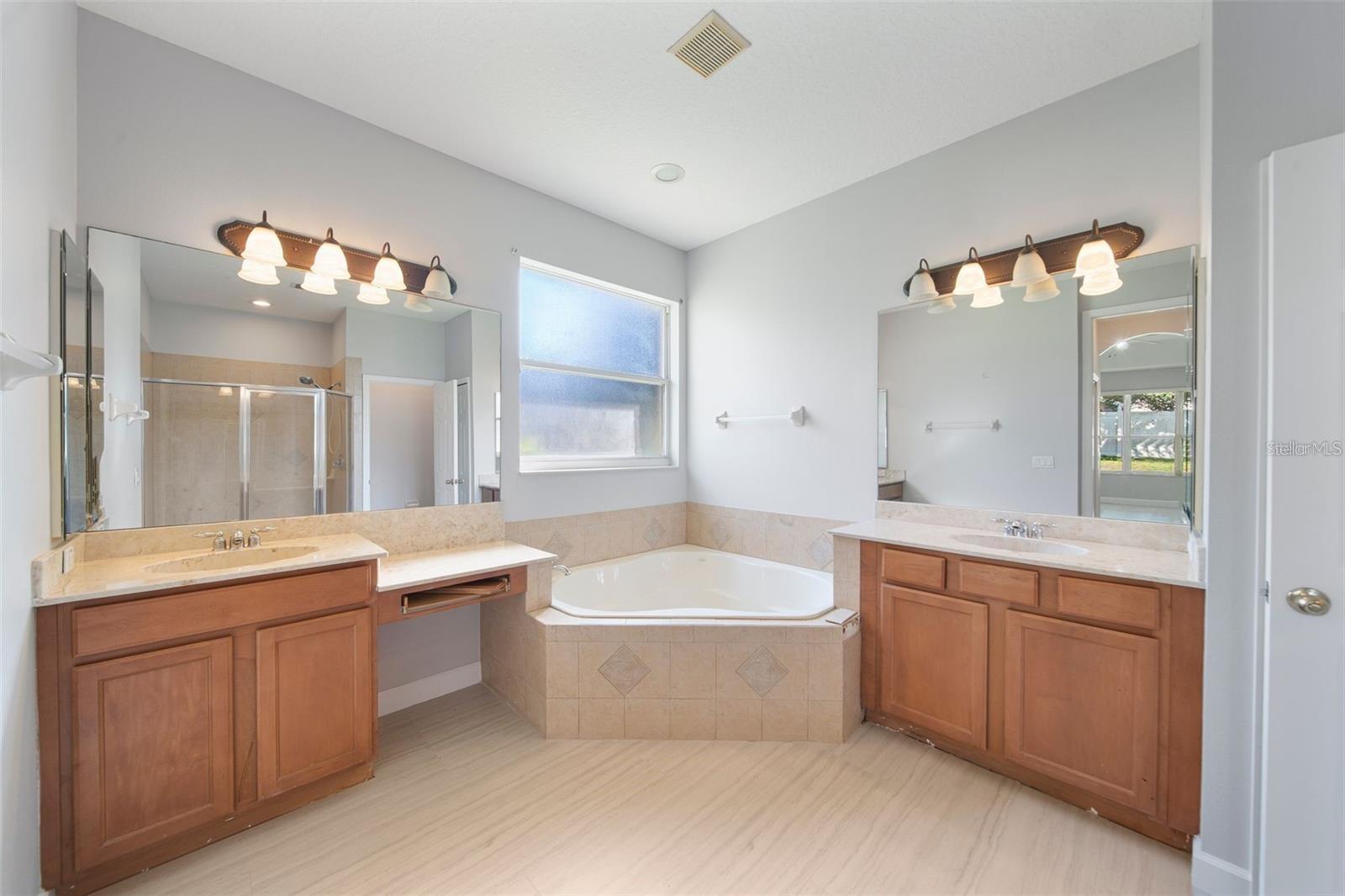 KENSINGTON MANOR L & O - Residential Lease