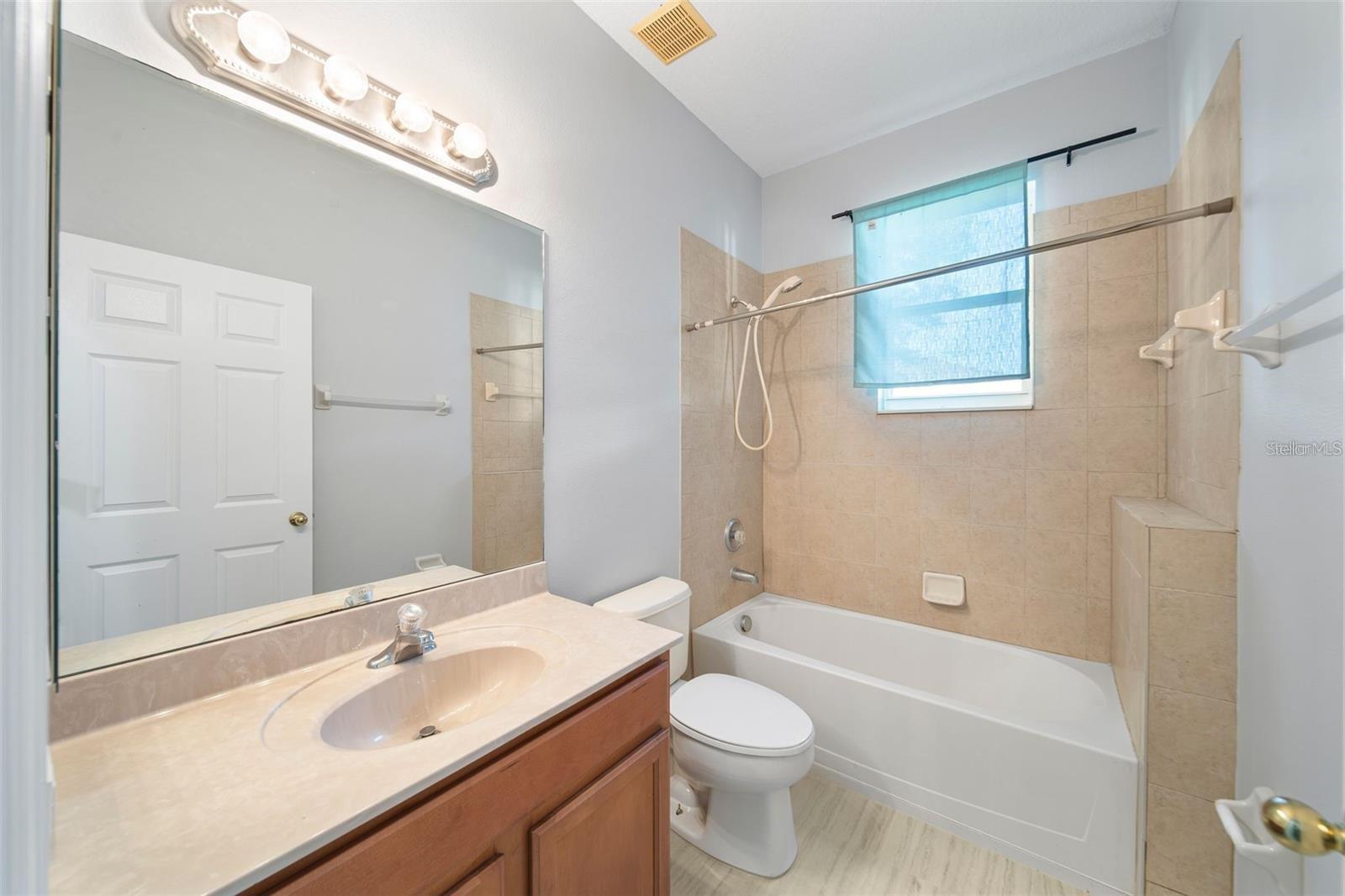 KENSINGTON MANOR L & O - Residential Lease