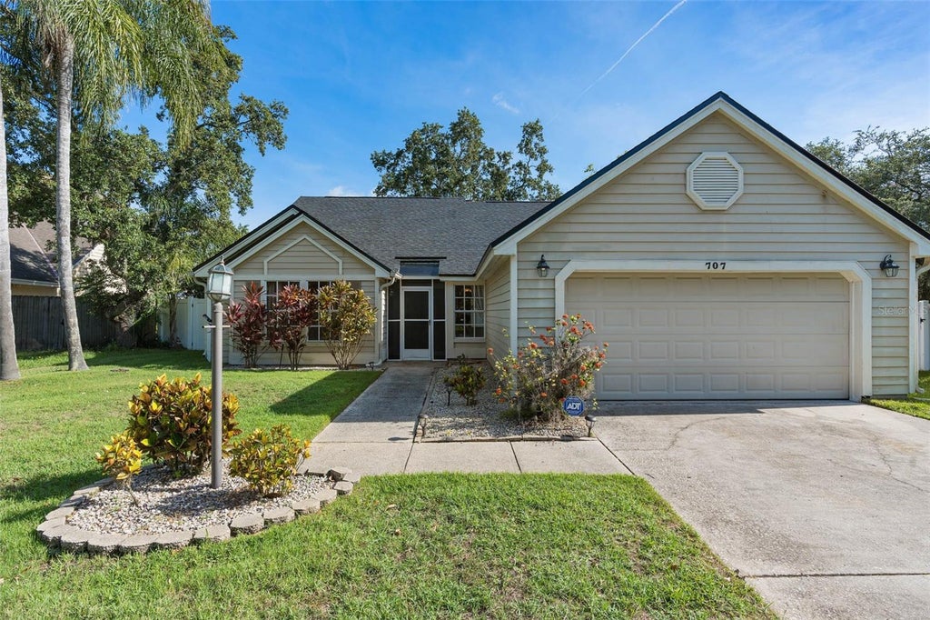 Photo of 707 Lally Rock Court, Orlando, FL 32828 (MLS # S5154699)