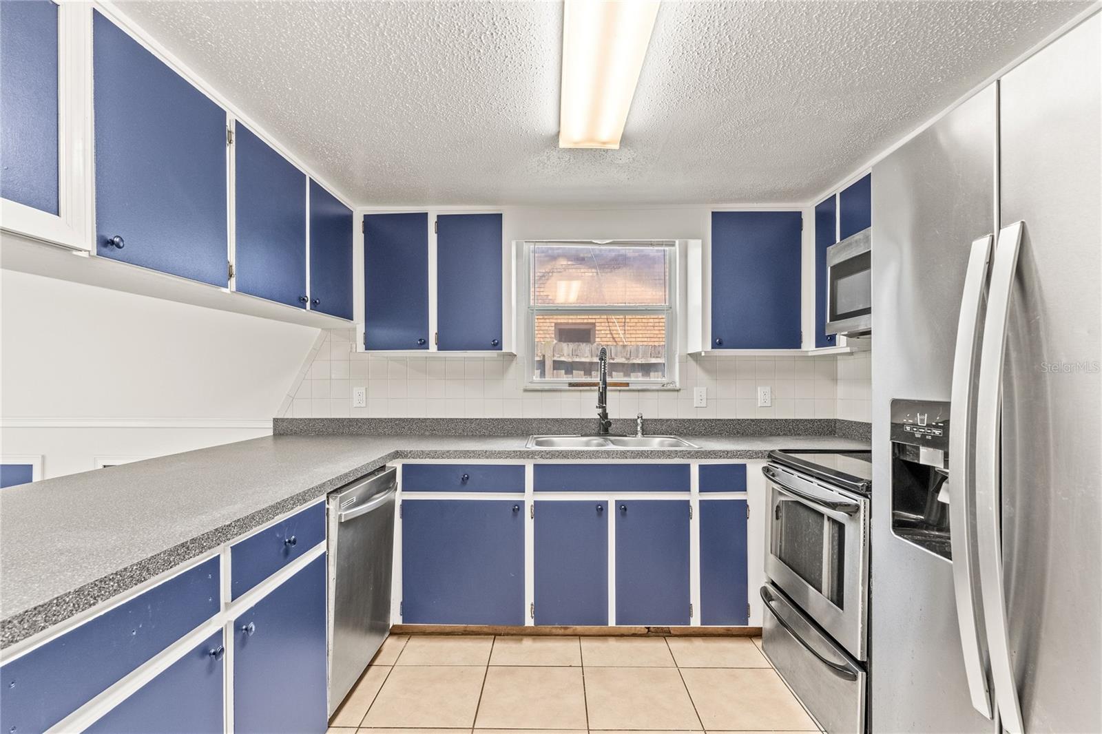 GAS LITE SQUARE - Residential Lease