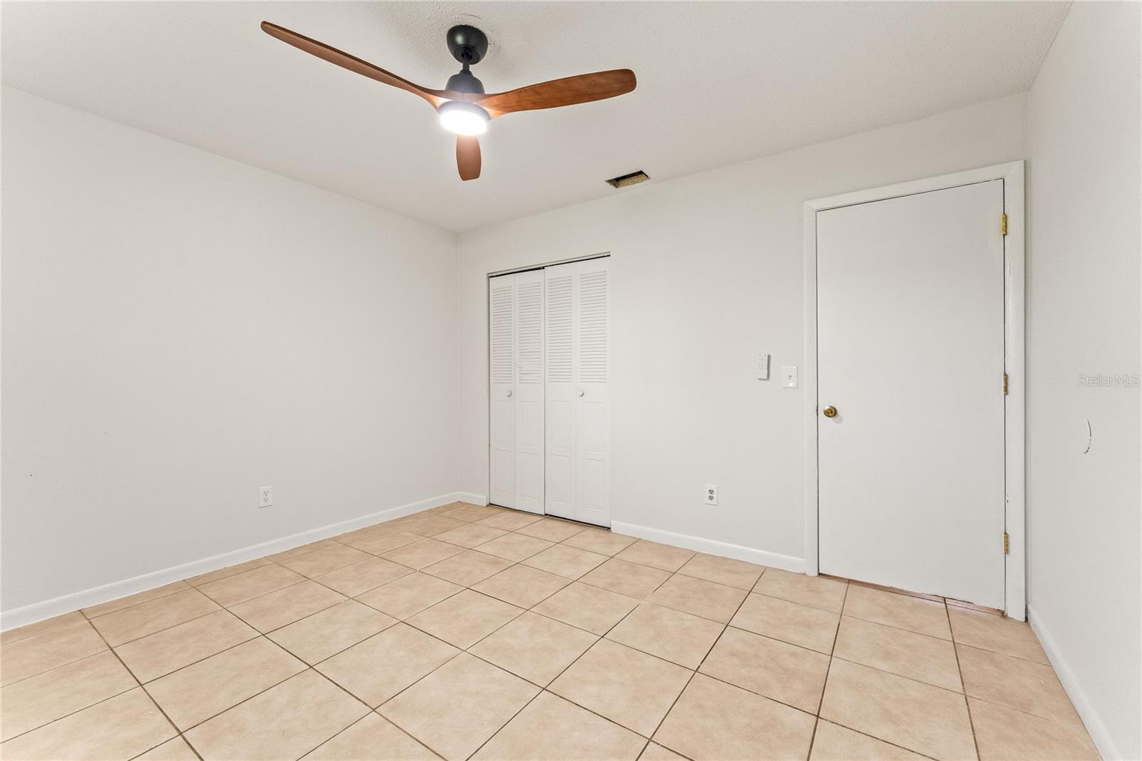 GAS LITE SQUARE - Residential Lease