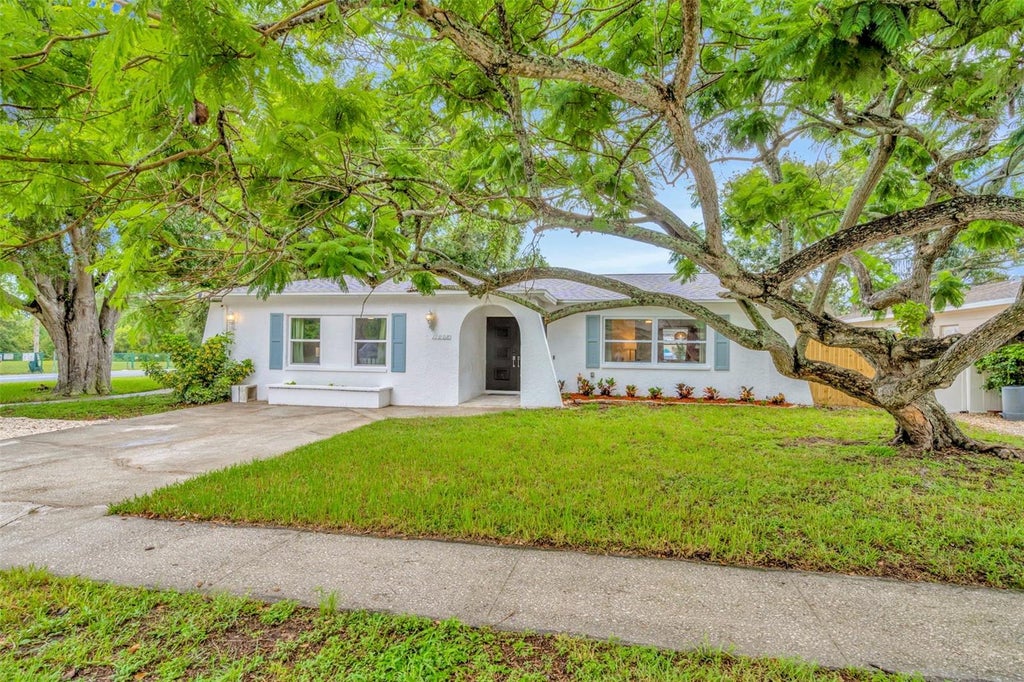 Photo of 11008 111th Way, Seminole, FL 33778 (MLS # TB8553969)