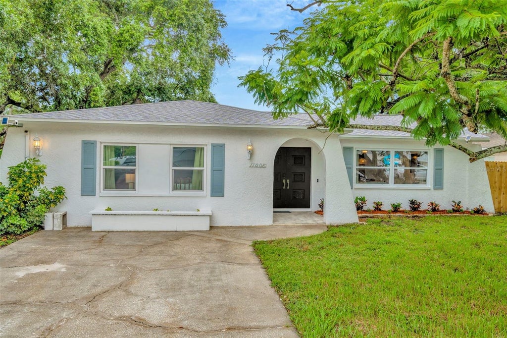 Photo of 11008 111th Way, Seminole, FL 33778 (MLS # TB8553969)