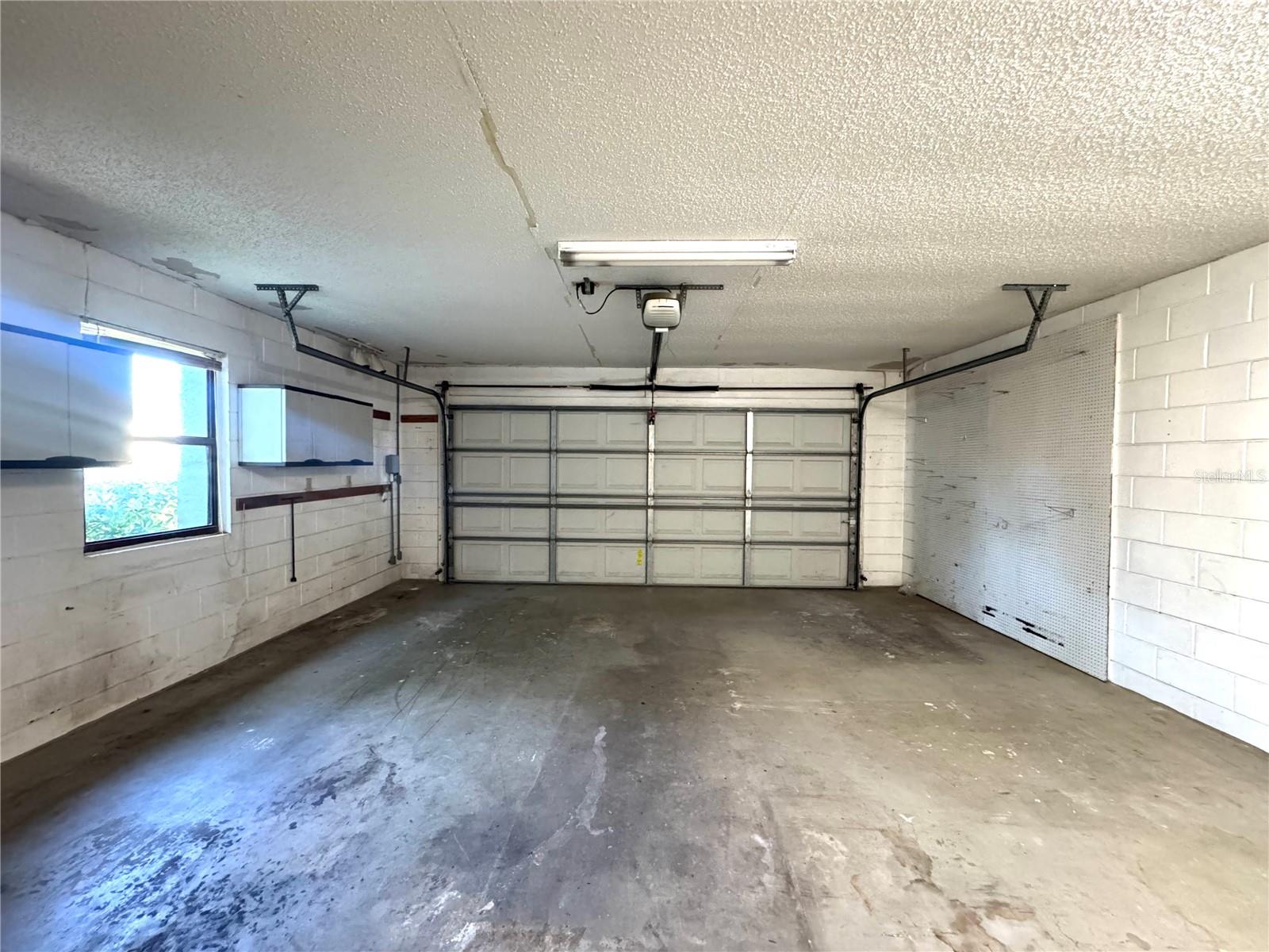 SILVER WOODS PH 02 - Residential Lease