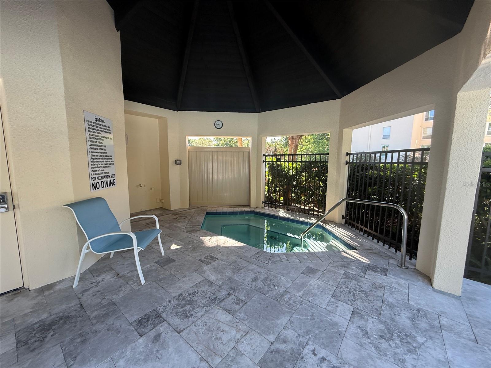 MOORINGS ON LAKE MAITLAND CONDO - Residential