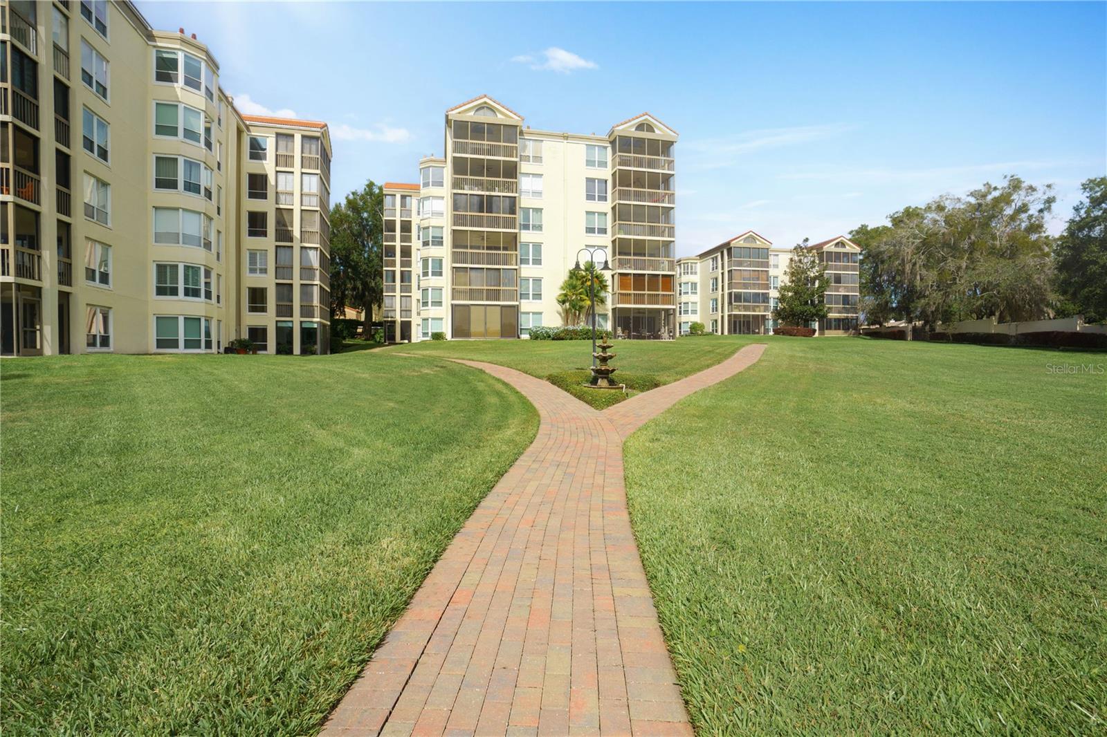 MOORINGS ON LAKE MAITLAND CONDO - Residential