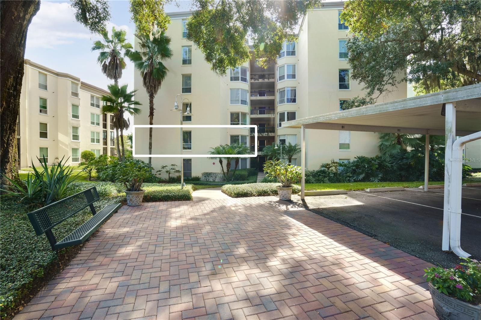 MOORINGS ON LAKE MAITLAND CONDO - Residential