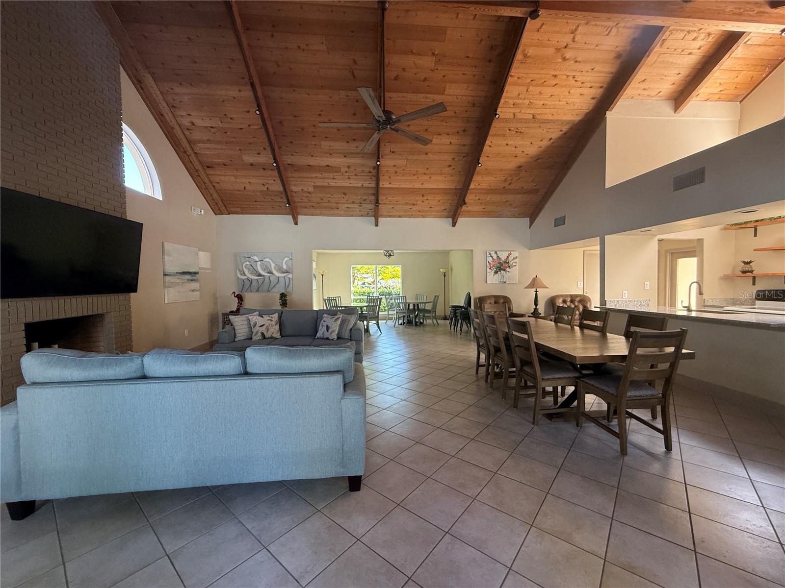 MOORINGS ON LAKE MAITLAND CONDO - Residential