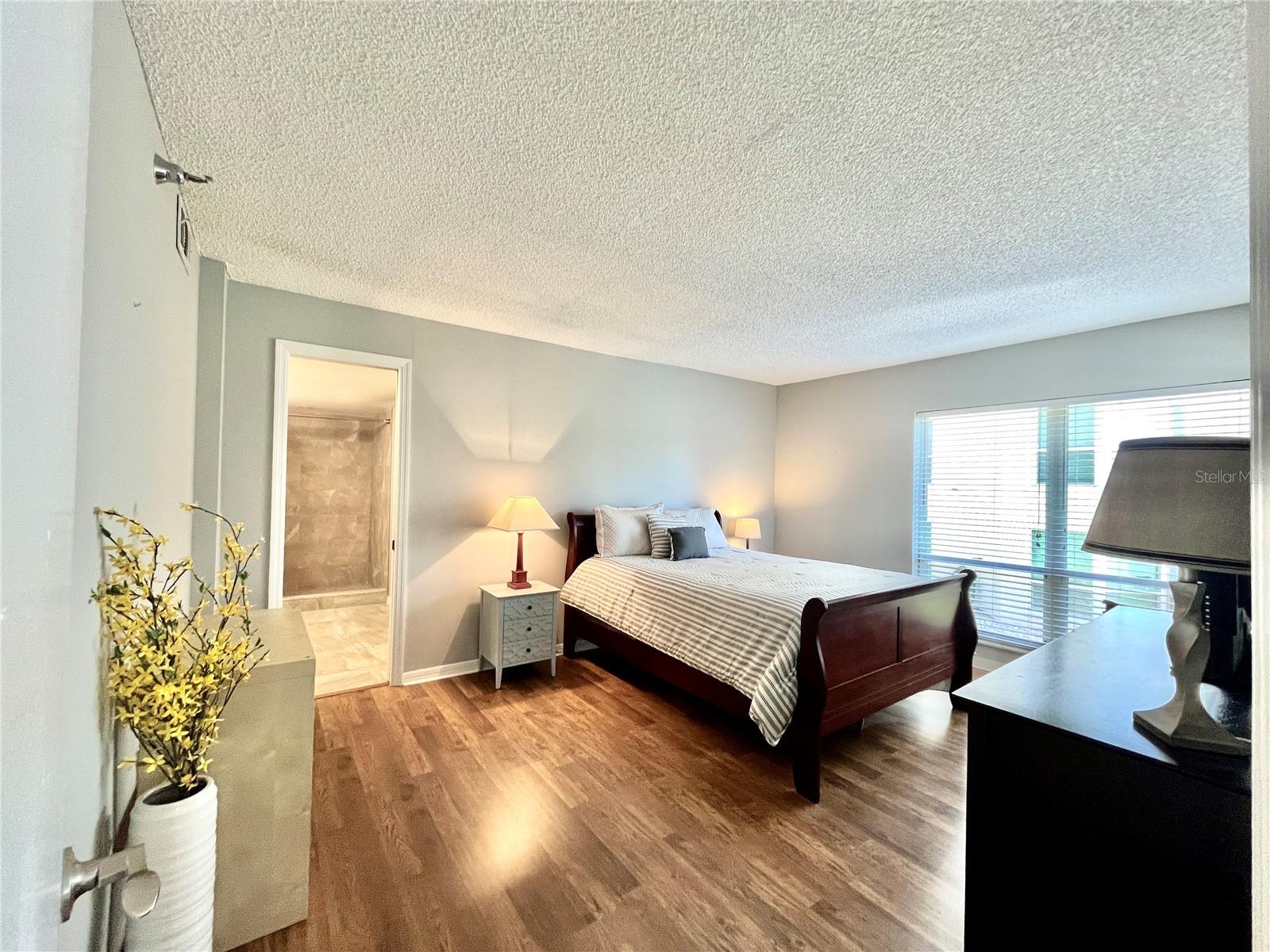 MOORINGS ON LAKE MAITLAND CONDO - Residential