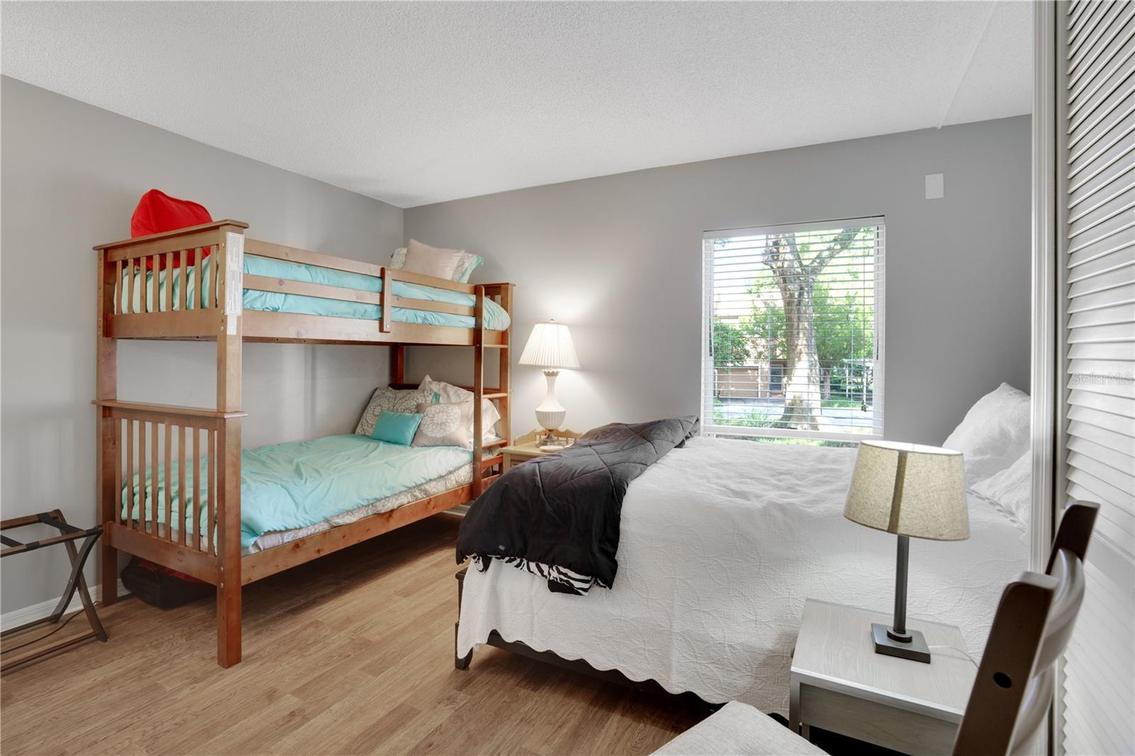 MOORINGS ON LAKE MAITLAND CONDO - Residential