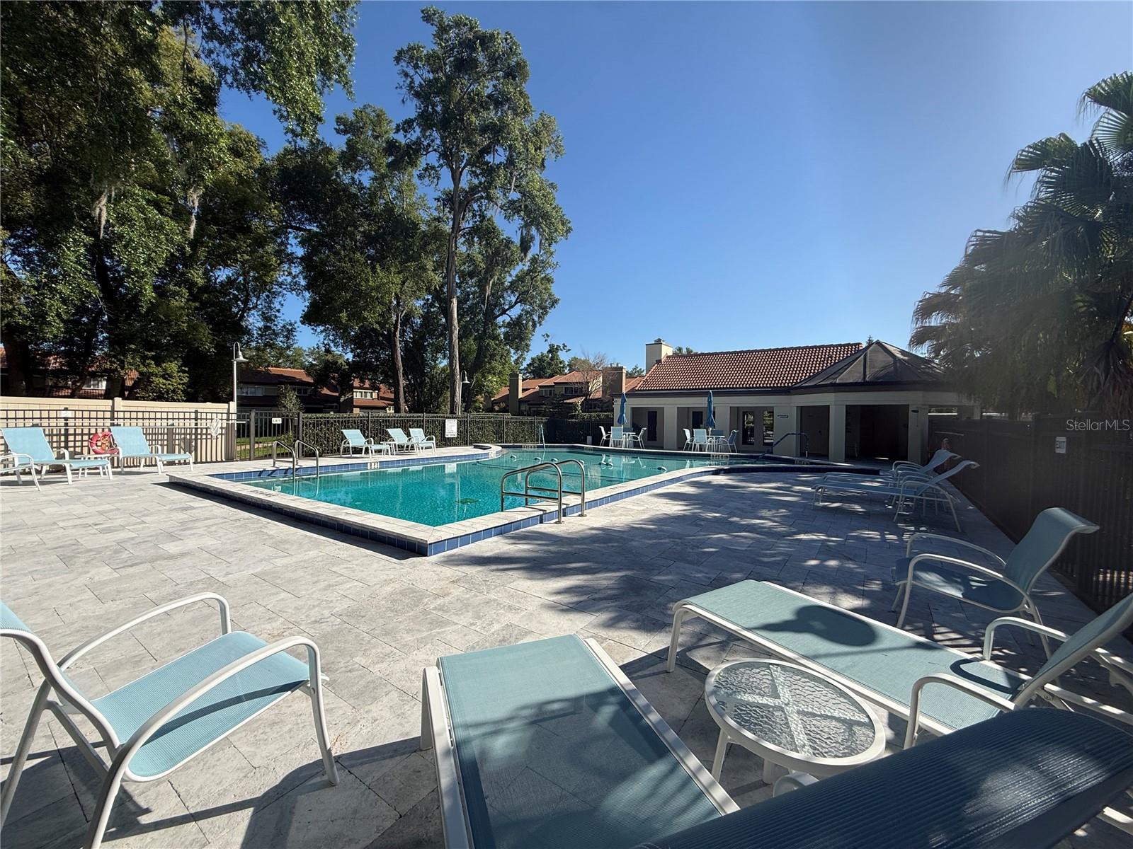 MOORINGS ON LAKE MAITLAND CONDO - Residential