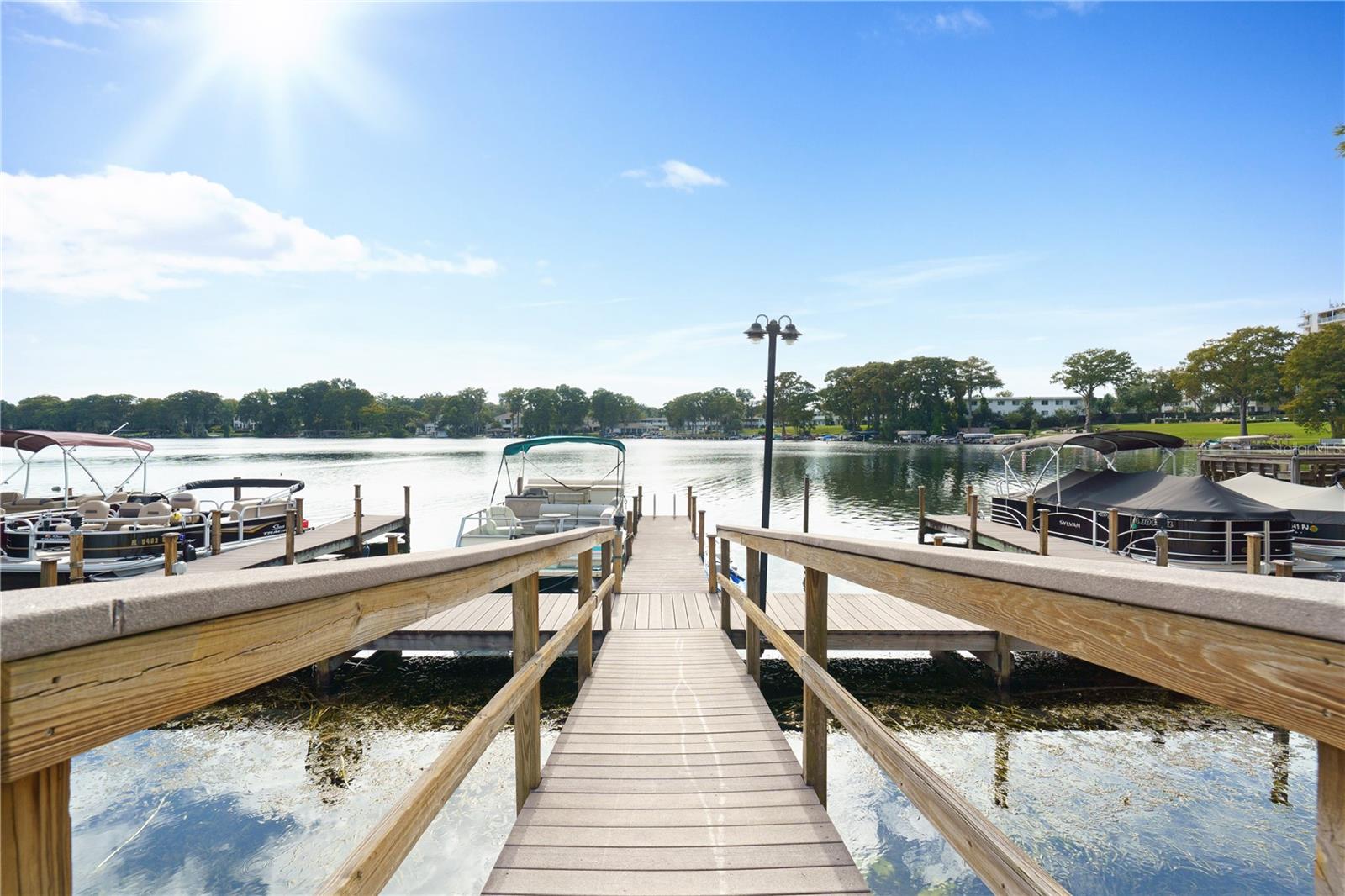 MOORINGS ON LAKE MAITLAND CONDO - Residential
