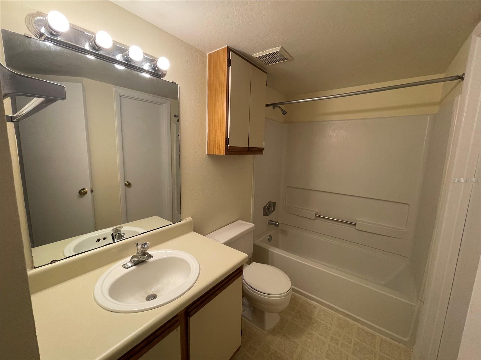 LANDING A CONDO - Residential
