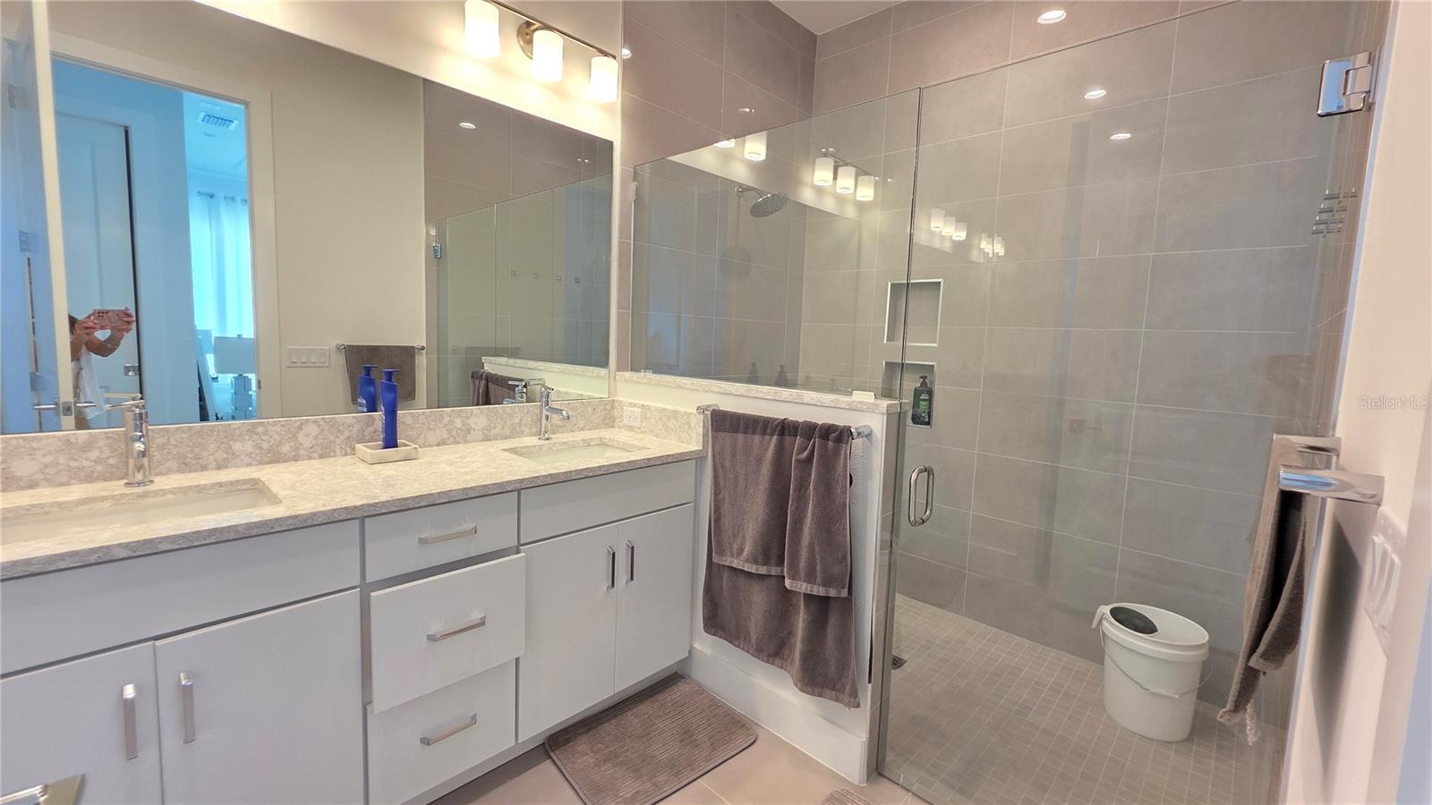AQUA LAGOON - Residential Lease