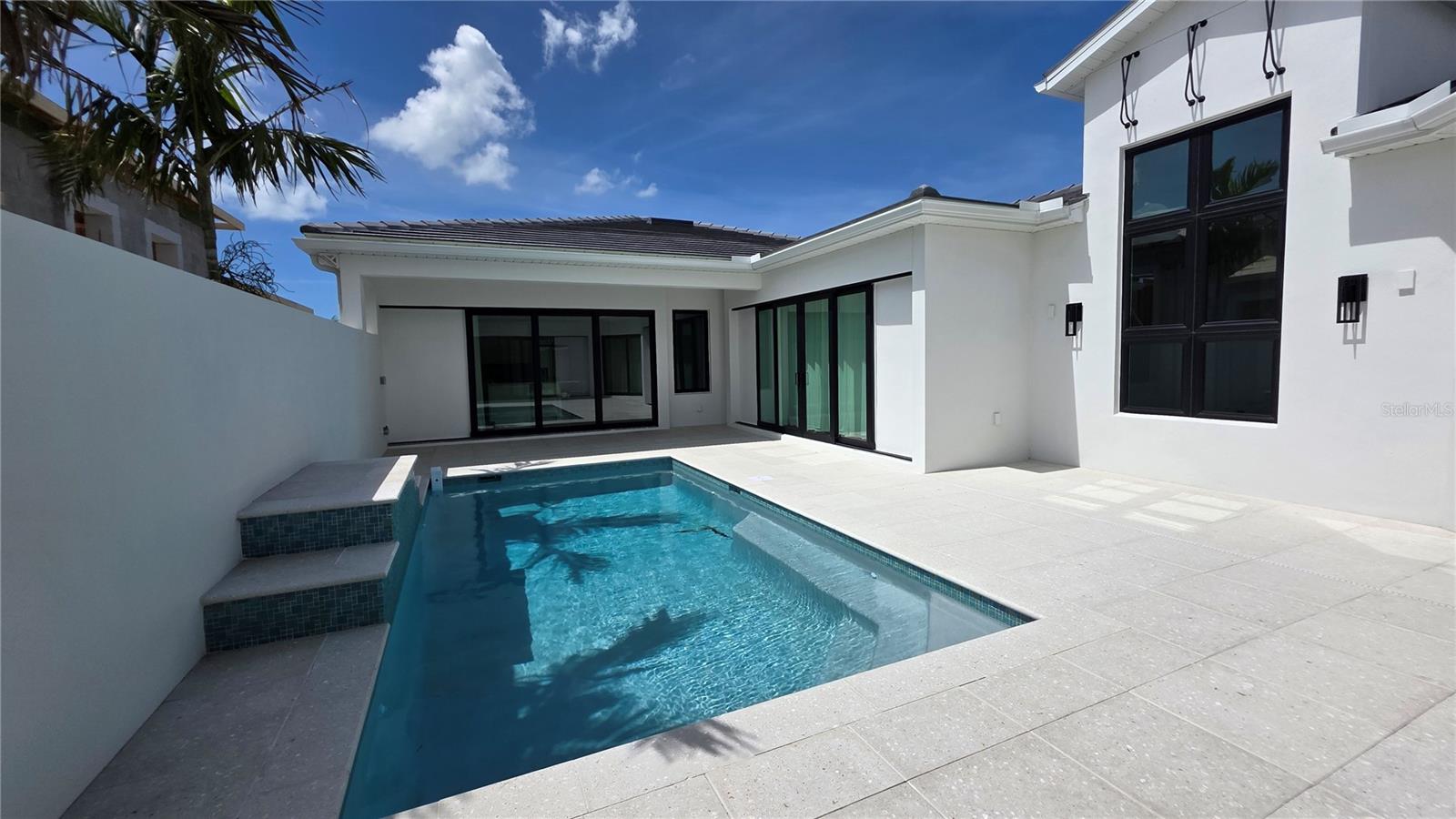AQUA LAGOON - Residential Lease