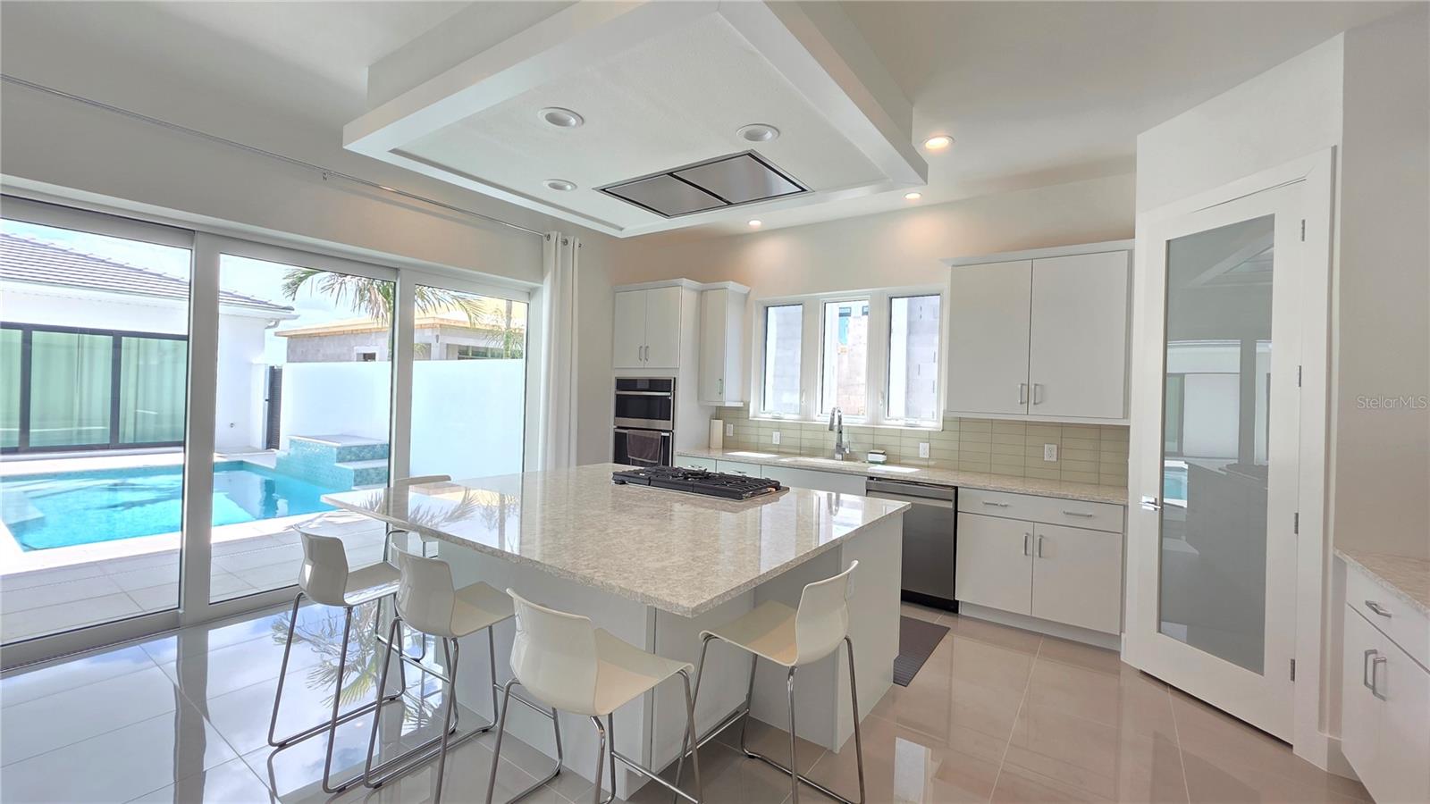AQUA LAGOON - Residential Lease