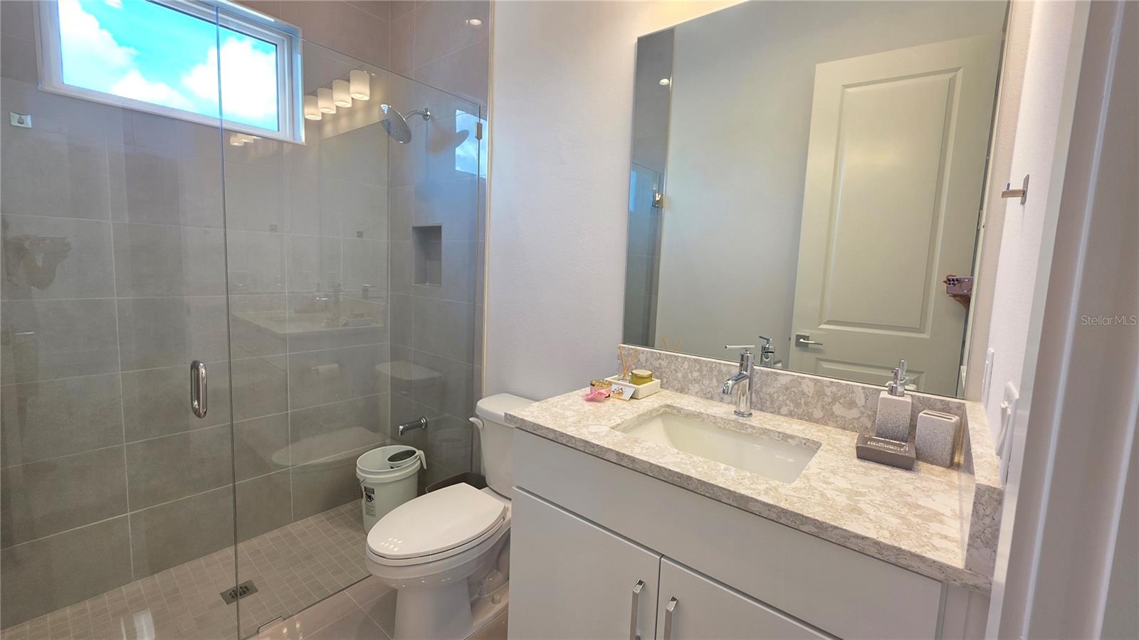 AQUA LAGOON - Residential Lease