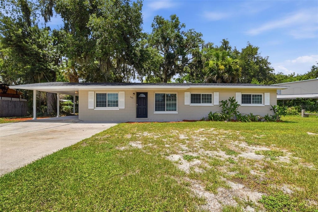 Photo of 509 Scenic Street, Leesburg, FL 34748 (MLS # O6437308)