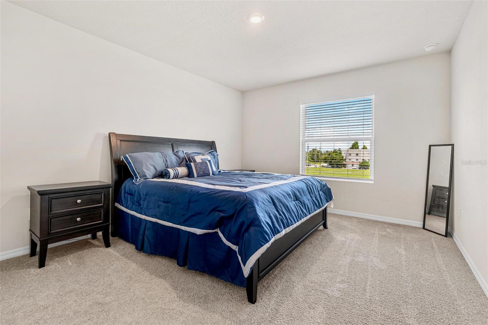 BAYSIDE POINTE - Residential