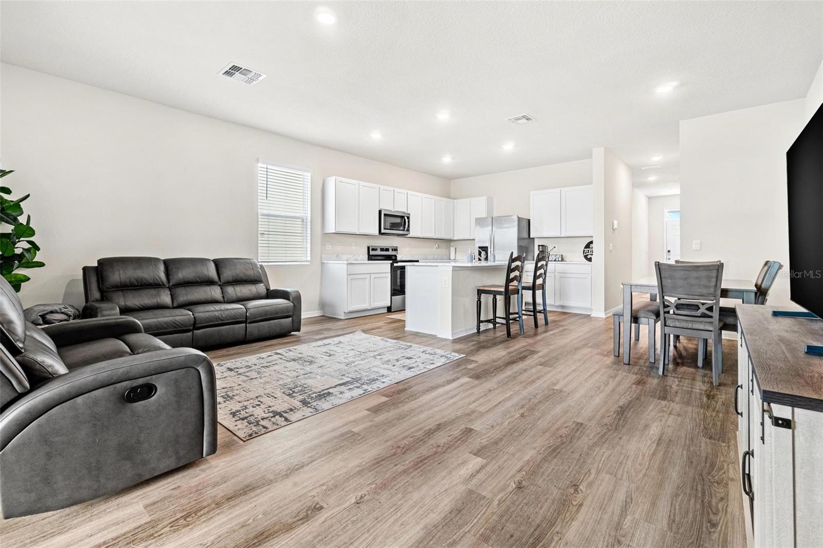 BAYSIDE POINTE - Residential