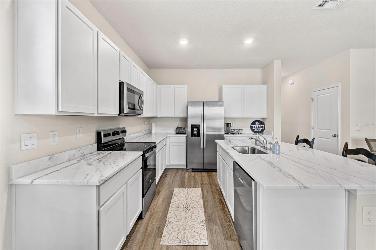 BAYSIDE POINTE - Residential