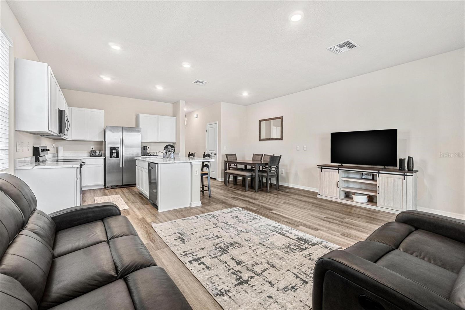 BAYSIDE POINTE - Residential