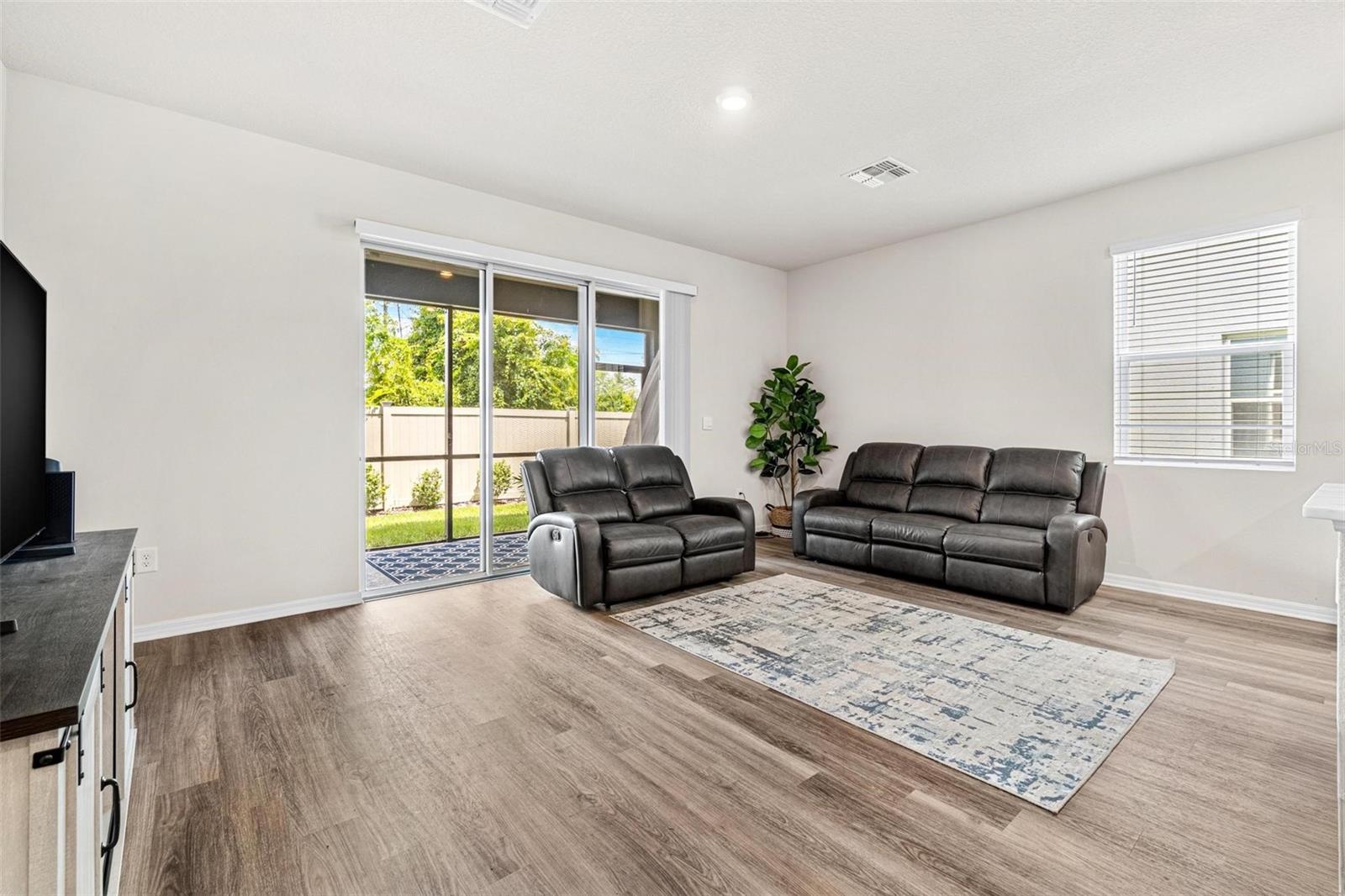 BAYSIDE POINTE - Residential