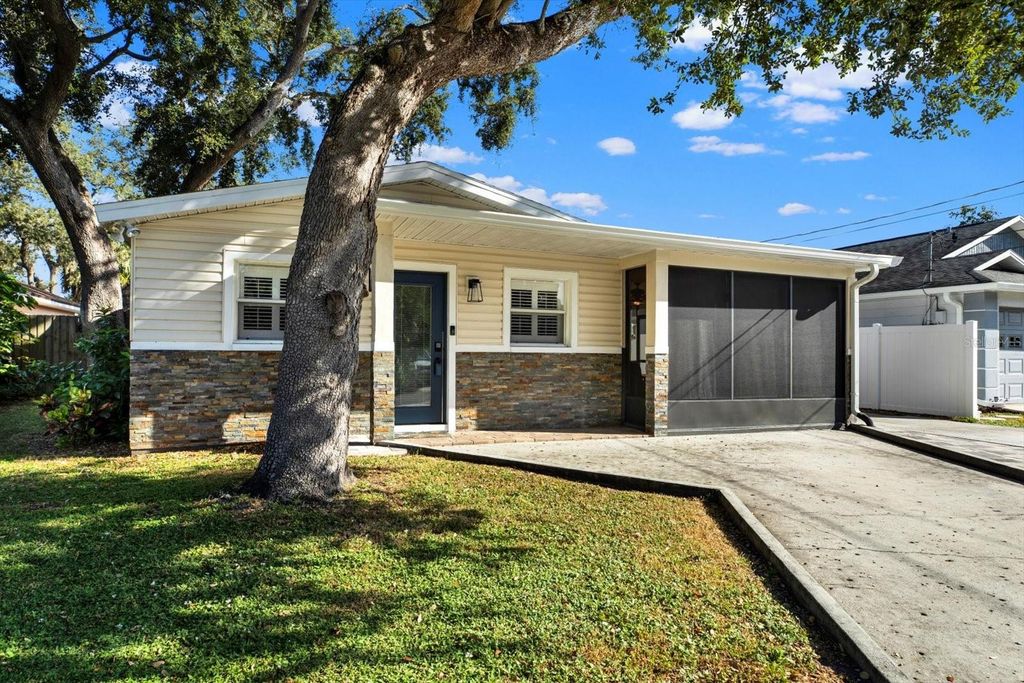 Photo of 2907 W Wallace Avenue, Tampa, FL 33611 (MLS # TB8429902)