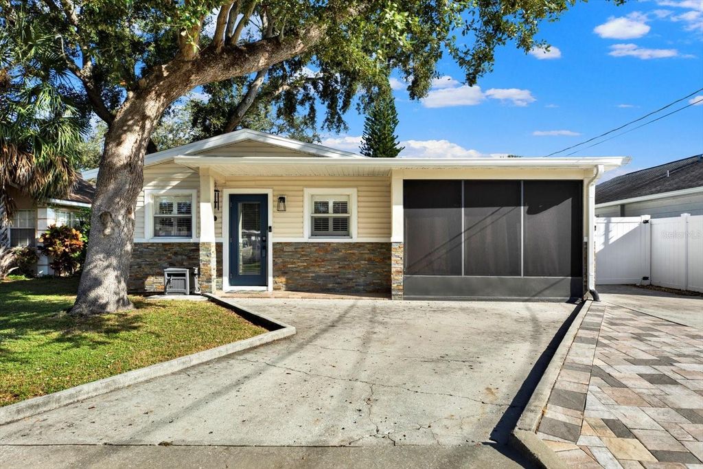 Photo of 2907 W Wallace Avenue, Tampa, FL 33611 (MLS # TB8429902)