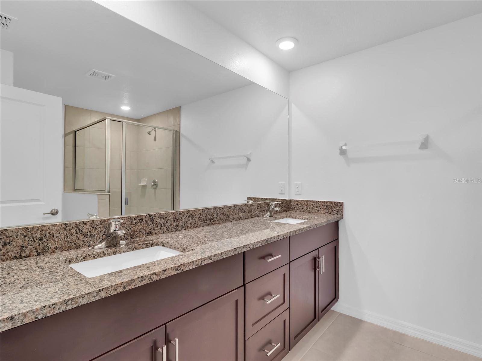 PROSPERITY LAKES TH - Residential Lease