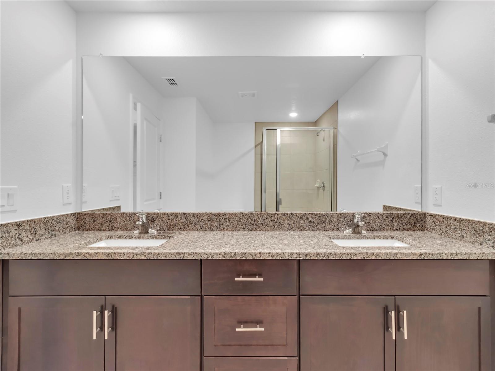 PROSPERITY LAKES TH - Residential Lease