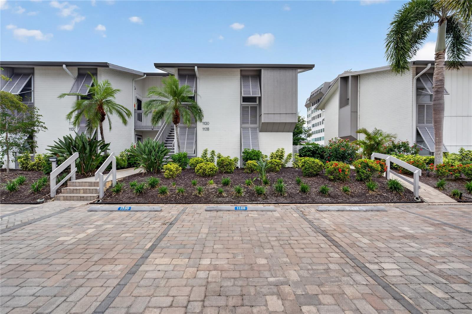 1128 W PEPPERTREE LANE 111