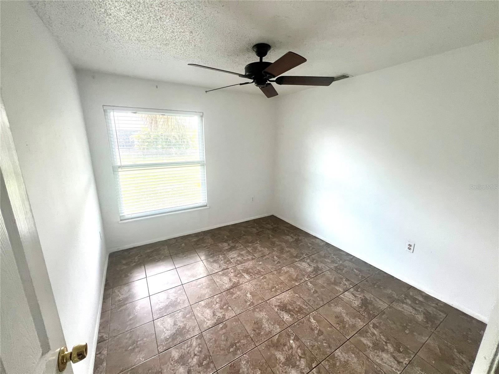 TEE & GREEN ESTATES - Residential Lease