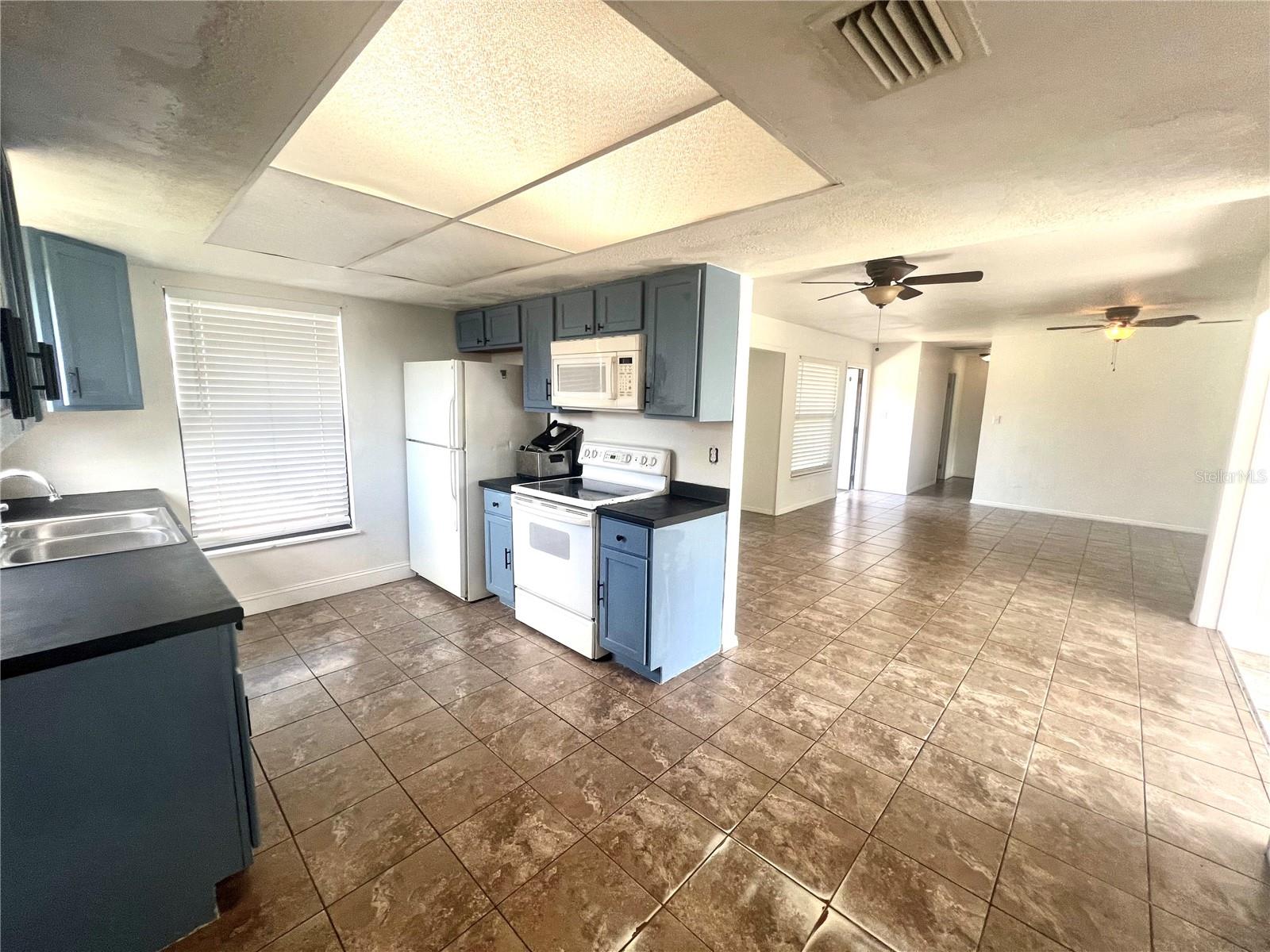 TEE & GREEN ESTATES - Residential Lease