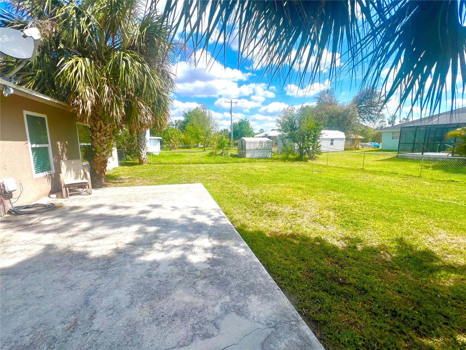 TEE & GREEN ESTATES - Residential Lease