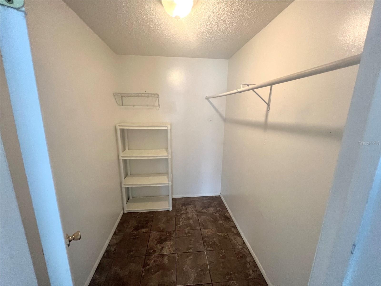 TEE & GREEN ESTATES - Residential Lease