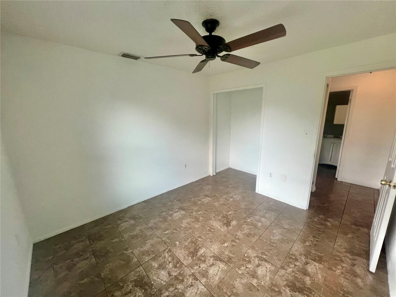 TEE & GREEN ESTATES - Residential Lease