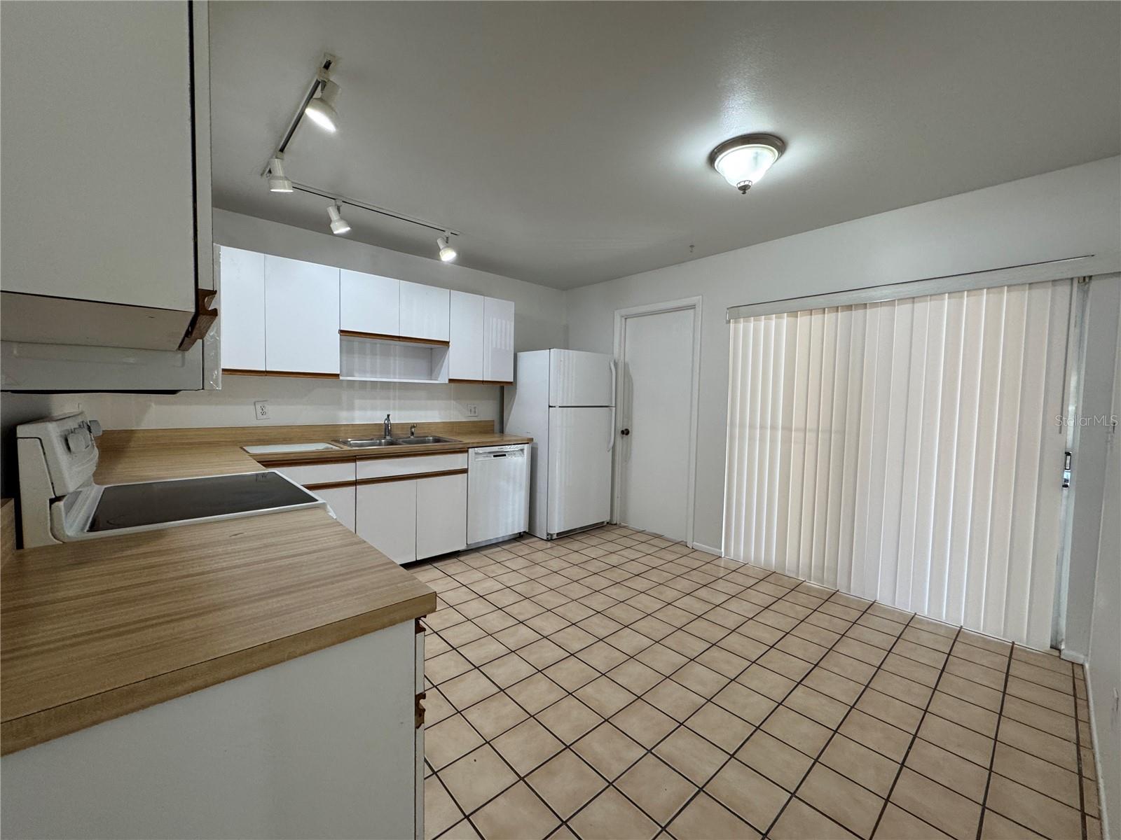 QUAIL HOLLOW AT RIO PINAR - Residential Lease