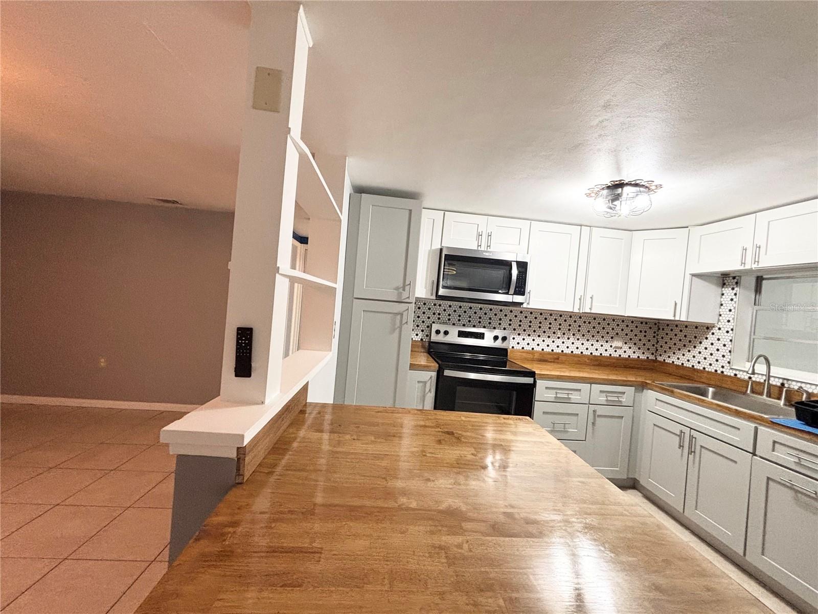 000114 - BEVERLY HILLS UNIT 2 - Residential