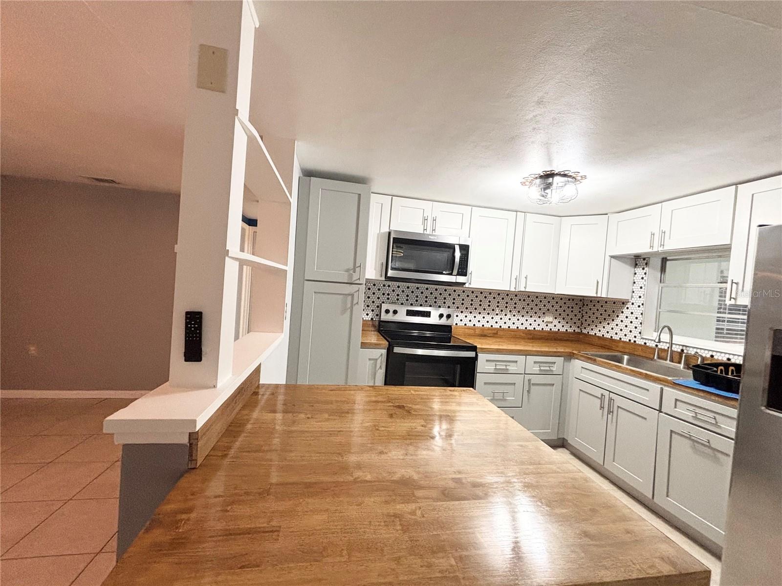 000114 - BEVERLY HILLS UNIT 2 - Residential