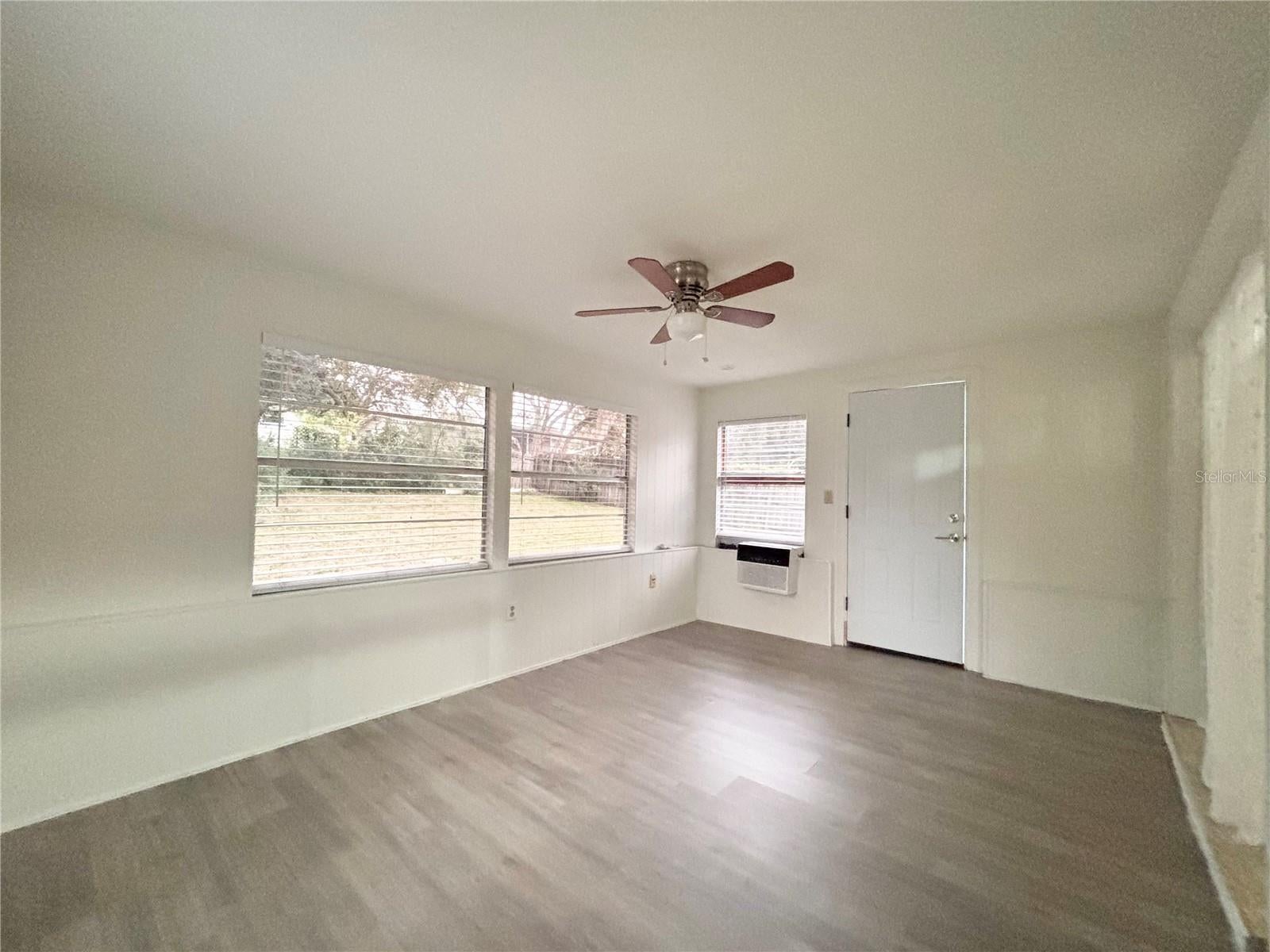 000114 - BEVERLY HILLS UNIT 2 - Residential