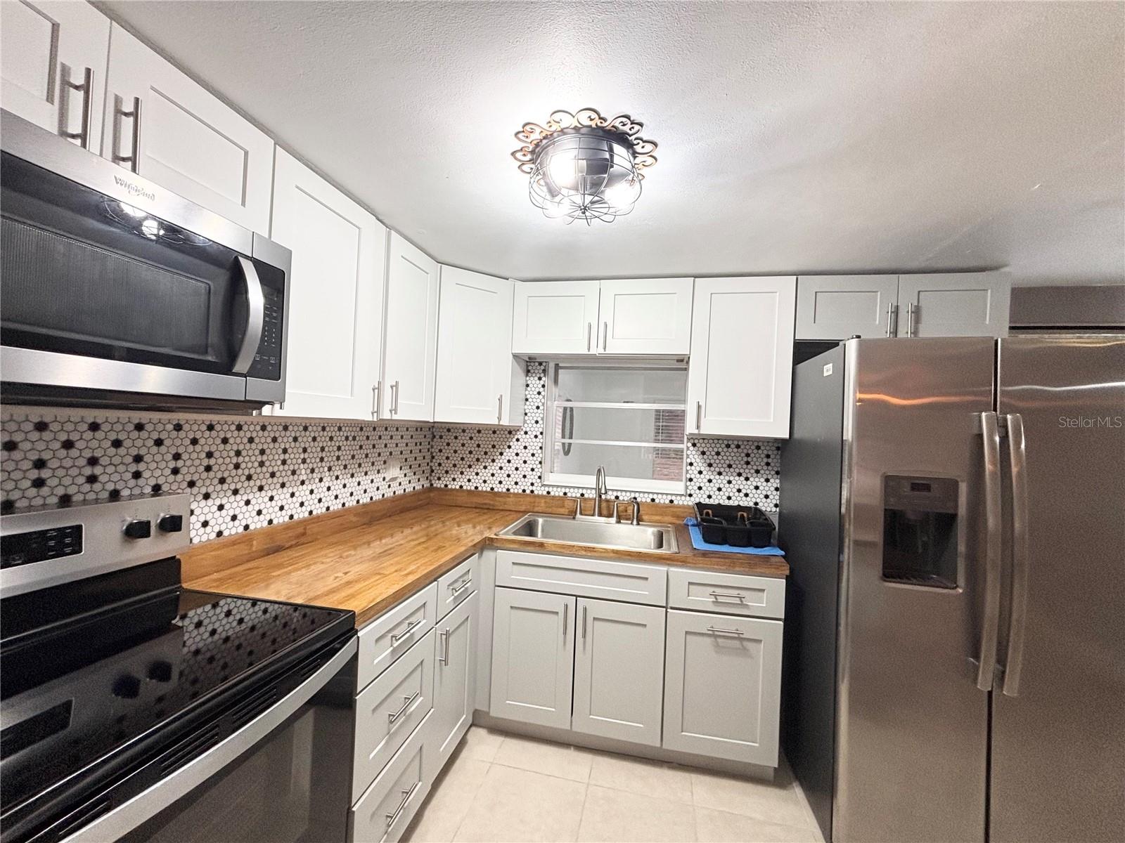 000114 - BEVERLY HILLS UNIT 2 - Residential