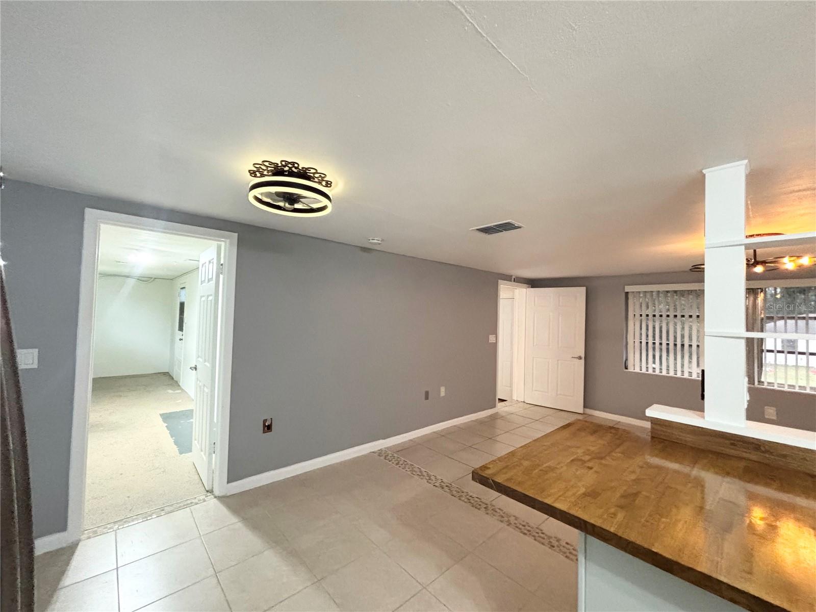 000114 - BEVERLY HILLS UNIT 2 - Residential
