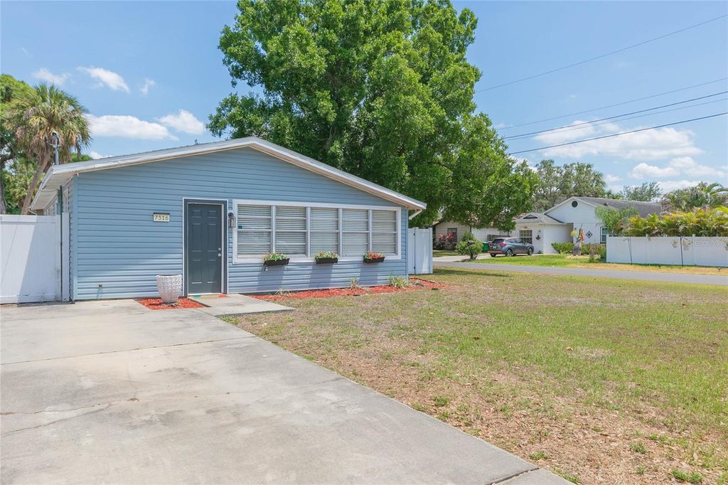 Photo of 7316 S West Shore Boulevard, Tampa, FL 33616 (MLS # TB8505679)