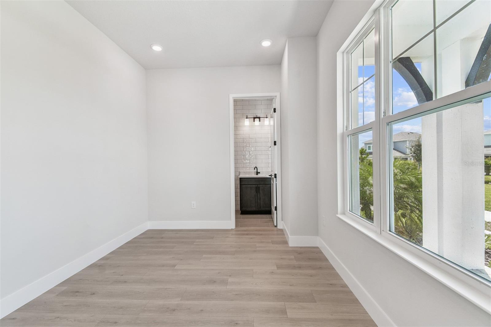 EMERALD LANDING AT WATERSIDE - Residential