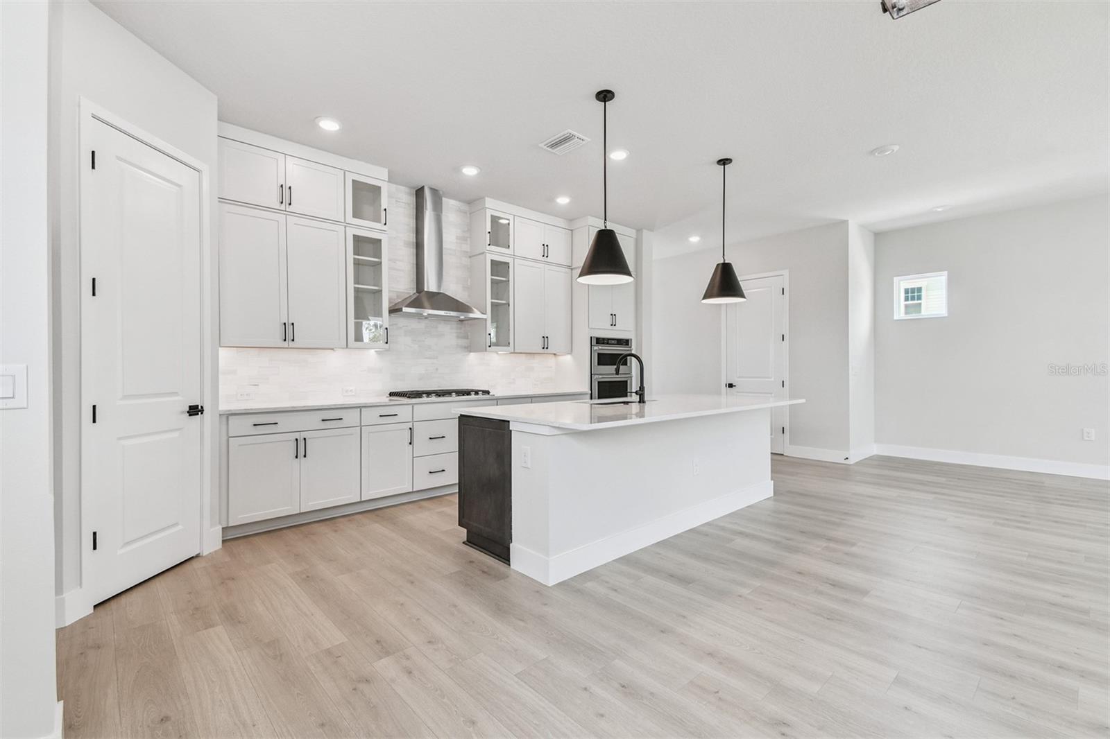 EMERALD LANDING AT WATERSIDE - Residential