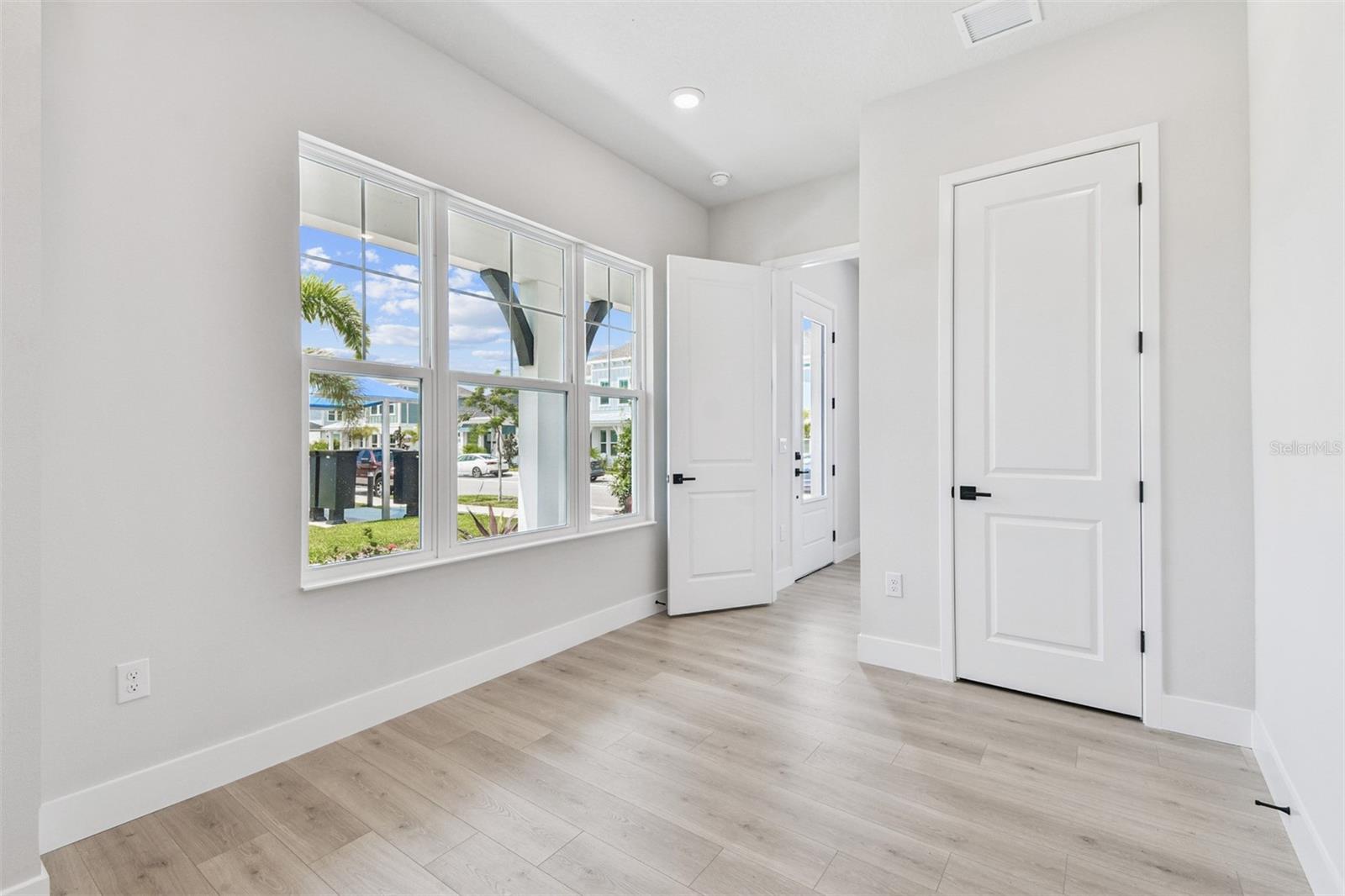 EMERALD LANDING AT WATERSIDE - Residential