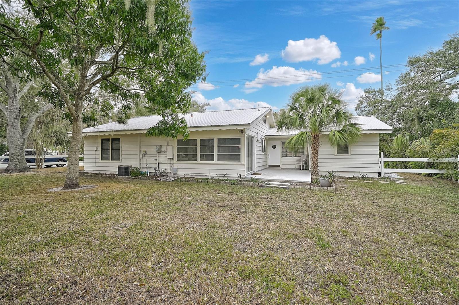 SARASOTA BAY PARK - Residential Lease