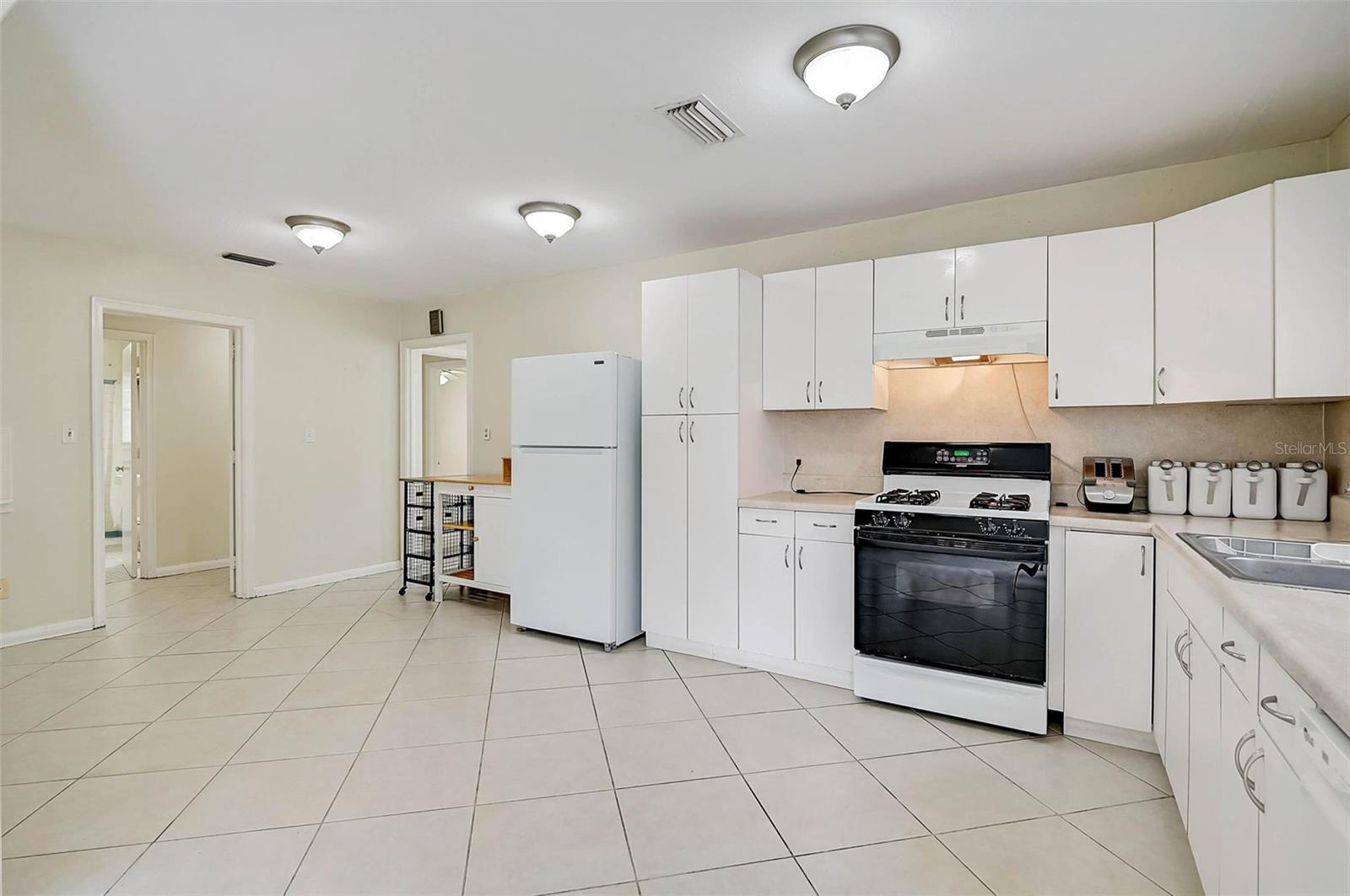 SARASOTA BAY PARK - Residential Lease