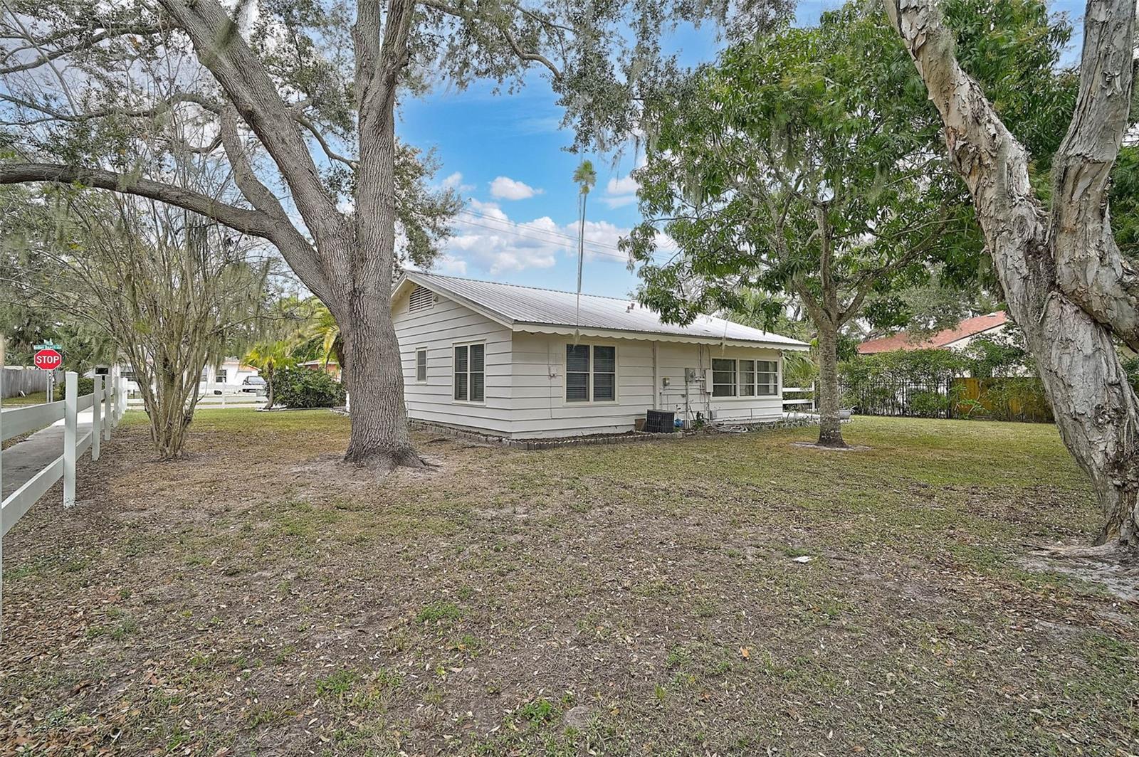 SARASOTA BAY PARK - Residential Lease